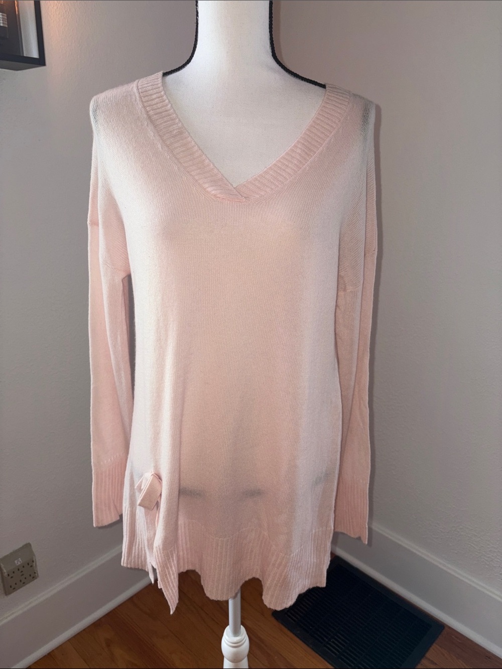 NWT InCashmere Ballet Slipper Pink Crewneck Sweater Tunic with bow detail Medium